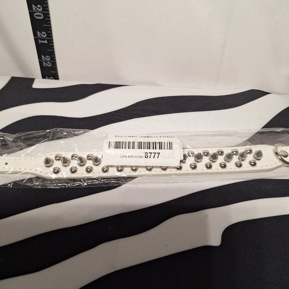 NWT Spiked Dog Collar white Size: S (10.2"-12.6" / 26cm-32cm) - Picture 4 of 5